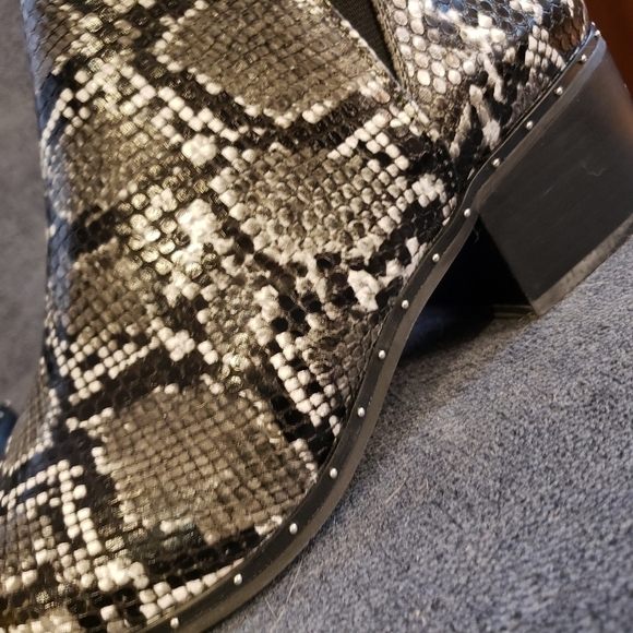 NWT Bar III Women's Gabby P Snakeprint ankle Boots size 10M - Picture 6 of 12